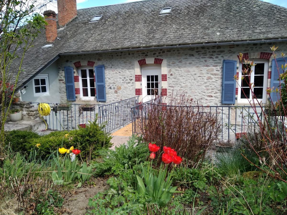 Bed and Breakfast Le Relais Des Capucines Largnac Exterior foto