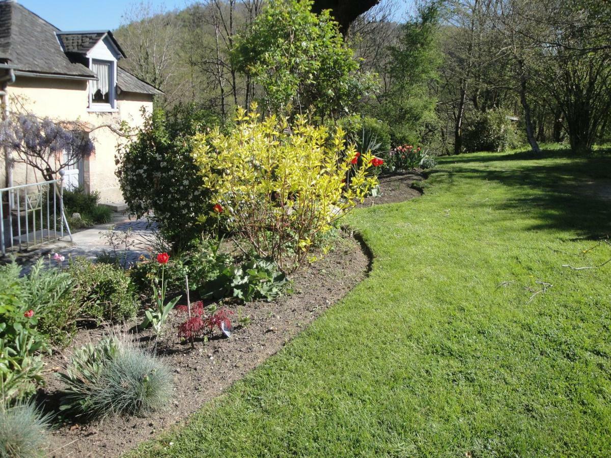 Bed and Breakfast Le Relais Des Capucines Largnac Exterior foto